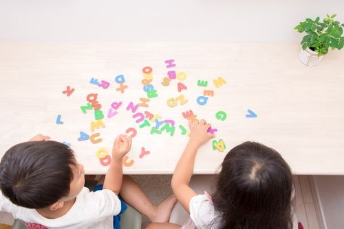 Çocuklarda disleksi, disgrafi ve diskalkuli belirtileri ve bireyselleştirilmiş terapi
