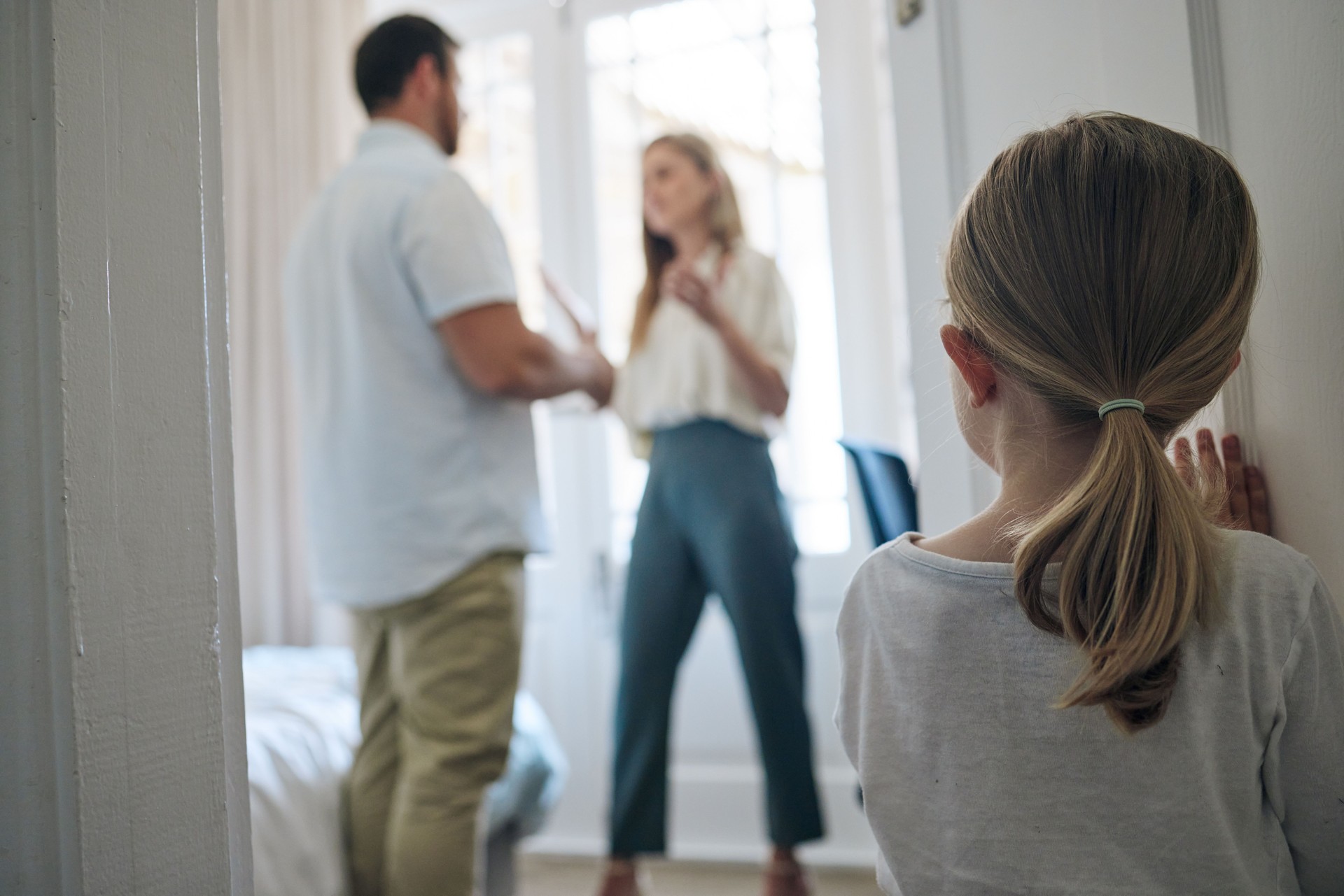 Anne-baba ayrılığı yaşayan çocuklarda duygusal destek için online terapi seansı